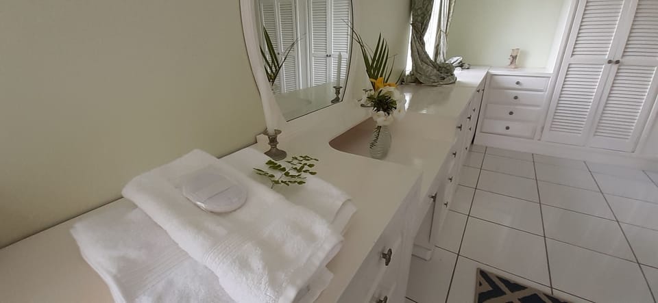 Bedroom 1, ectended dresser and mirror,  abundant storage, diuble wardrobe
