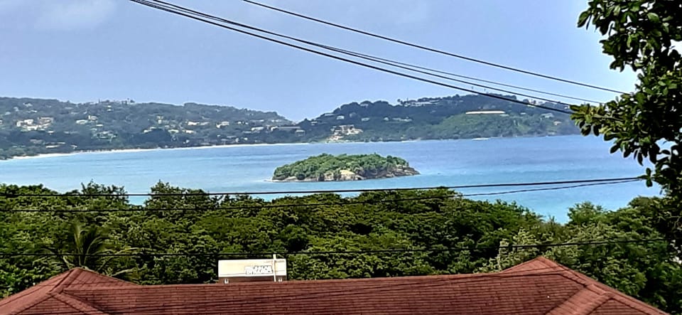Sea views; view of Ratt island