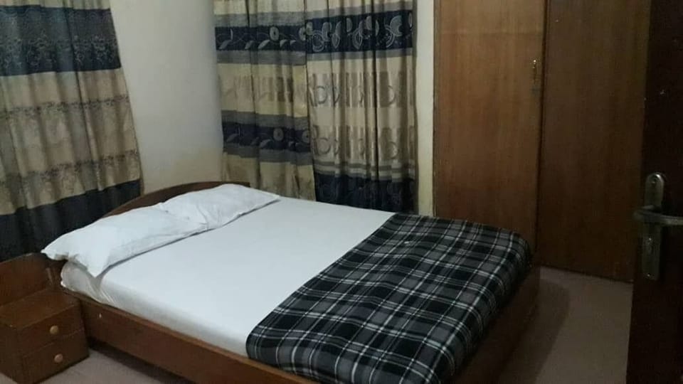 Desk, iron/ironing board (on request), WiFi (free), bed sheets