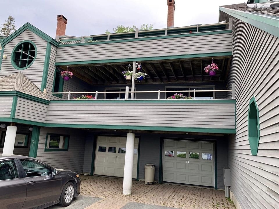 Garage / lower front deck