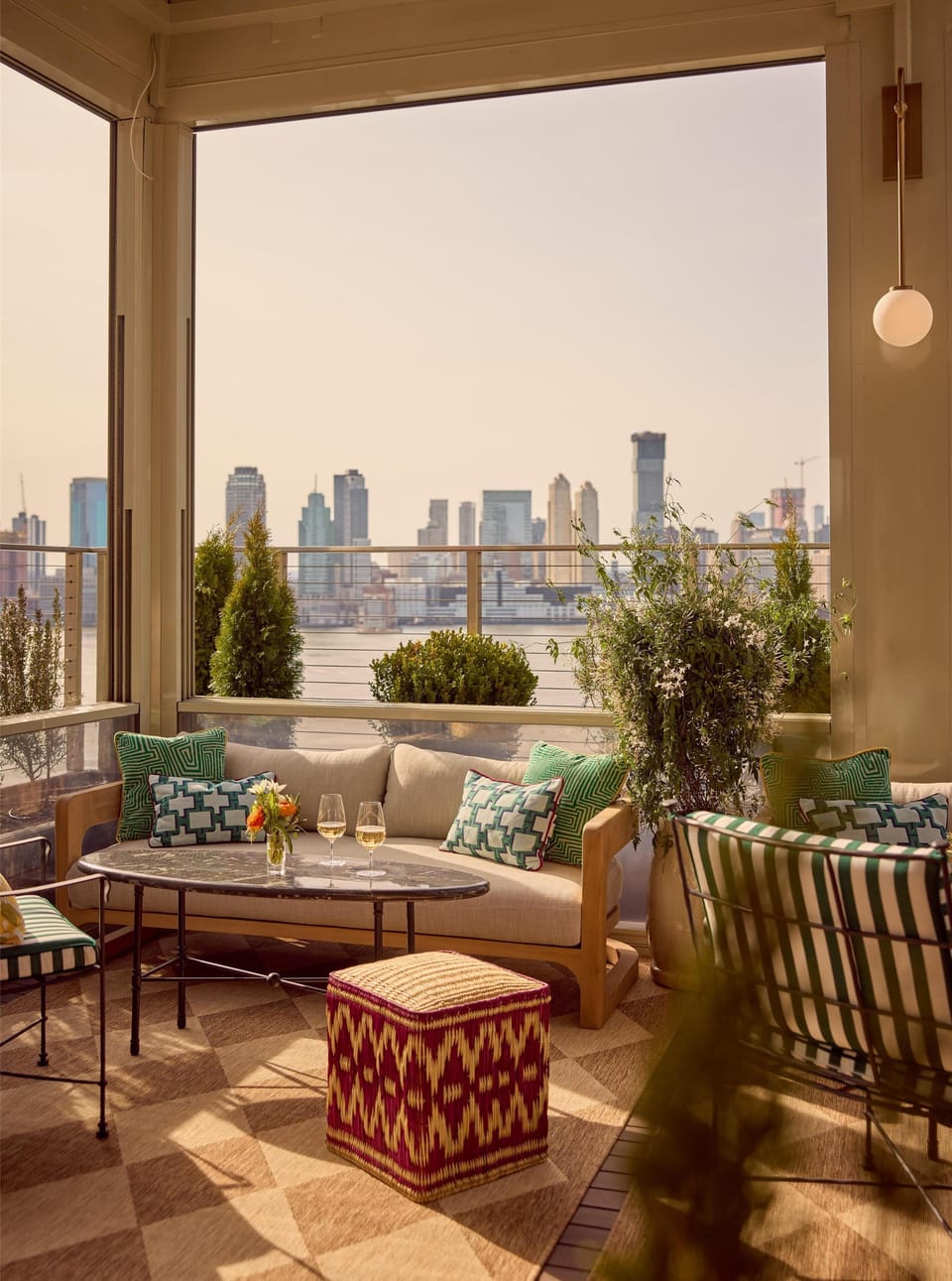 Breakfast, lunch and dinner served