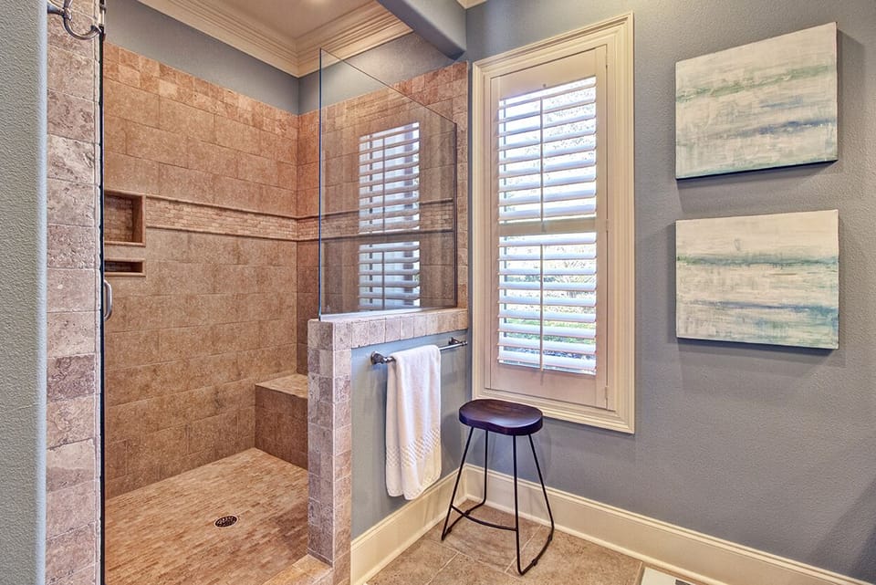 Primary en-suite