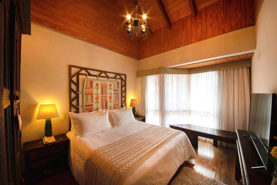 Deluxe Double Room | Free minibar, in-room safe, free WiFi, bed sheets