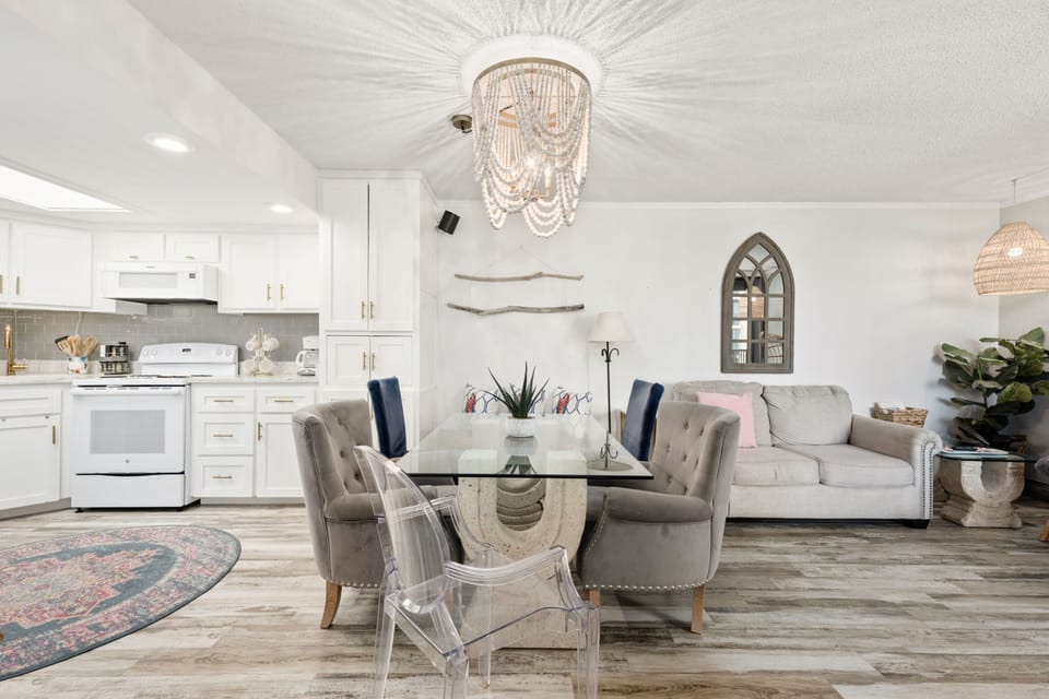 1200 square foot condo with open and stylish kitchen, dining and living area