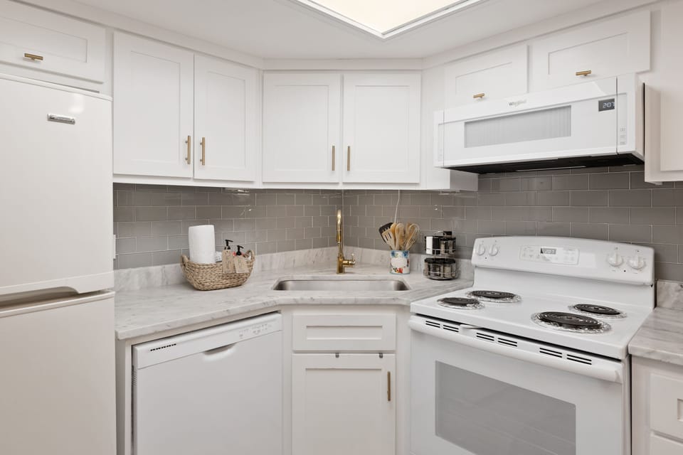 Fully equipped kitchen with full sized refrigerator, dishwasher, stove and oven