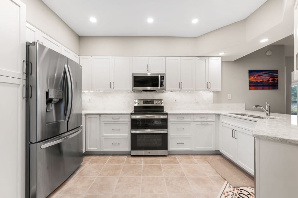 Beautiful, well equipped and renovated kitchen.