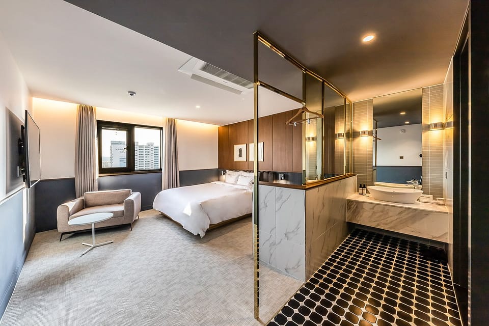 Superior Double Room | Desk, laptop workspace, free WiFi, bed sheets