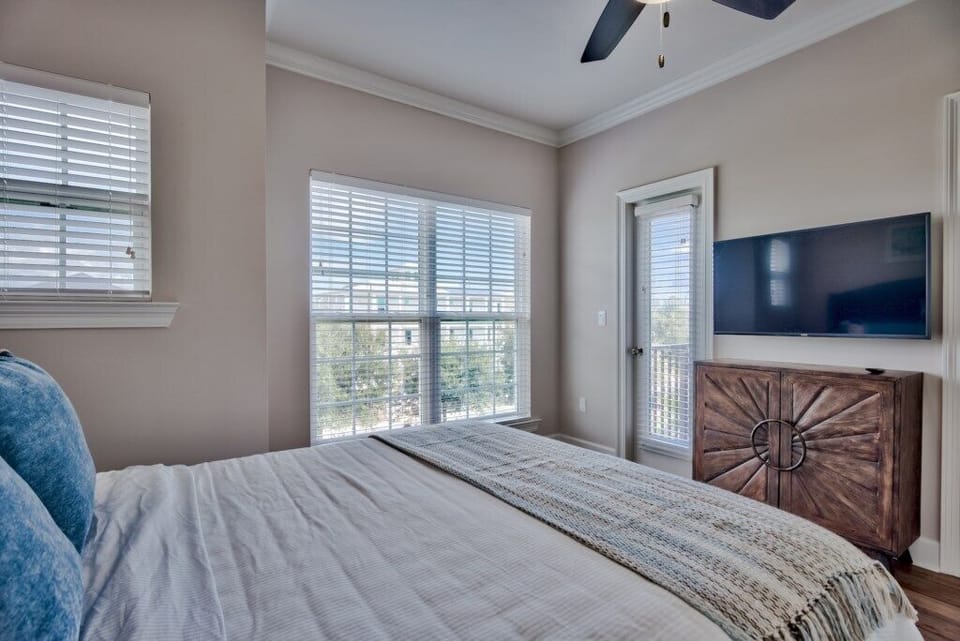 Queen Room with Balcony access