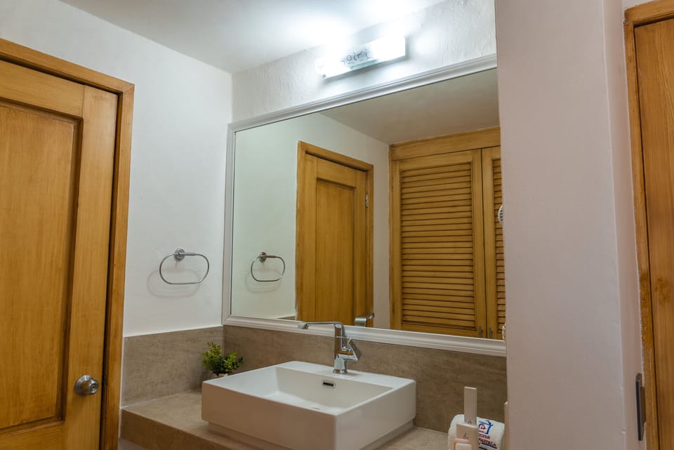 Standard Room, 2 Double Beds | Bathroom | Shower, free toiletries, hair dryer, towels