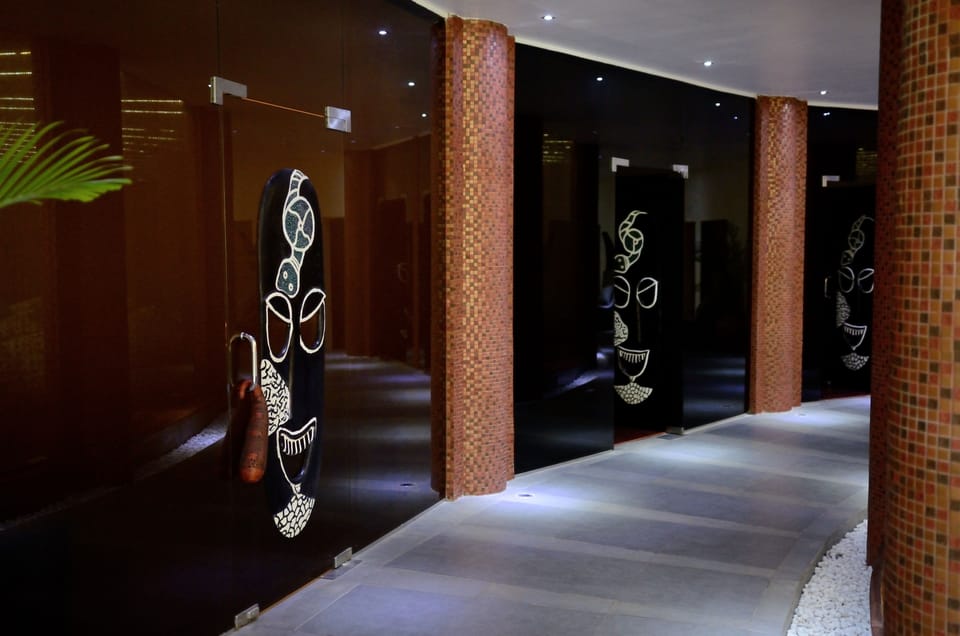 Couples treatment rooms, sauna, hot tub, steam room, body treatments