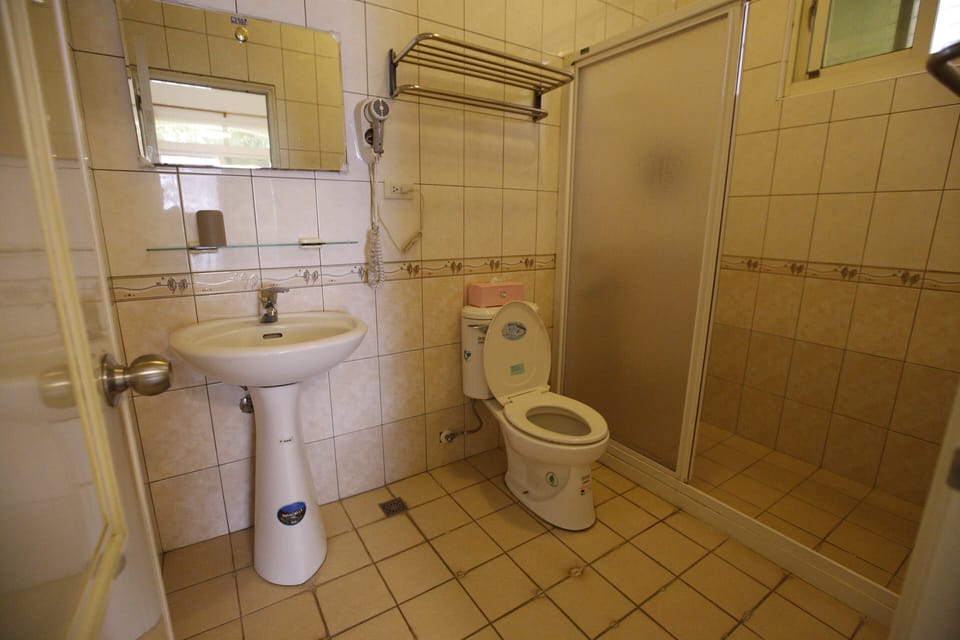 Family Room, Ocean View | Bathroom | Shower, free toiletries, hair dryer, slippers