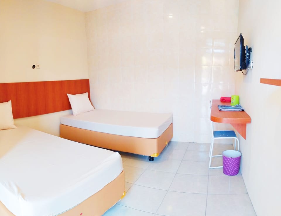 Superior Twin Room | Desk, free WiFi, bed sheets
