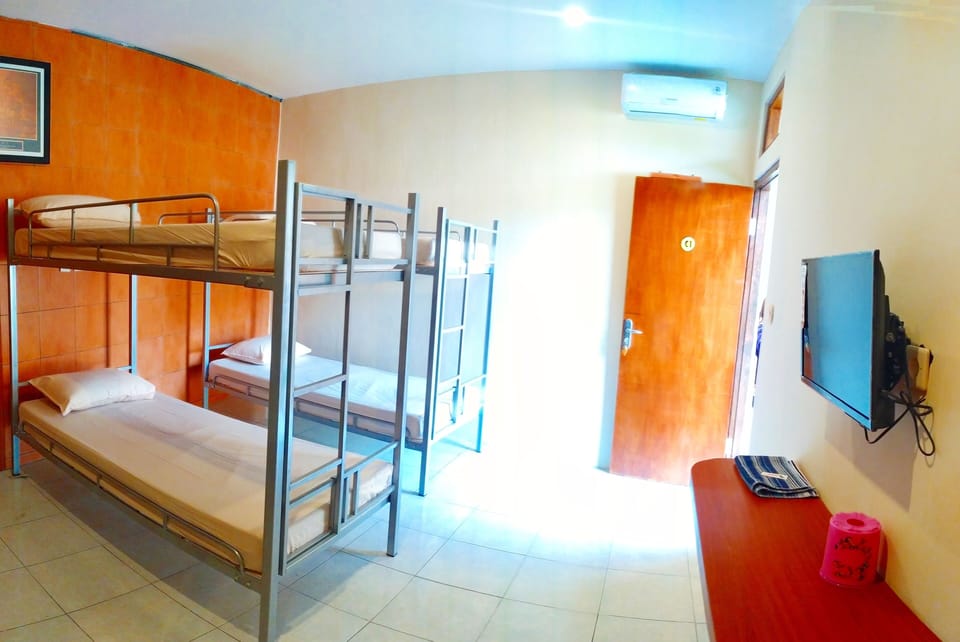 Family Room (8 Beds) | Desk, free WiFi, bed sheets