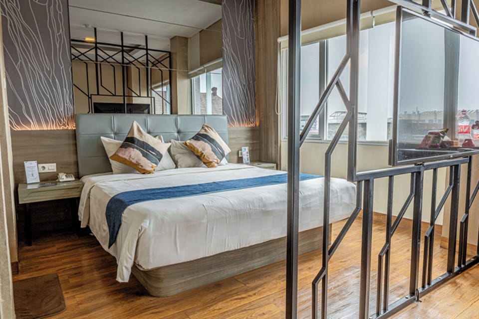 Junior Double Room | Desk, free WiFi, bed sheets