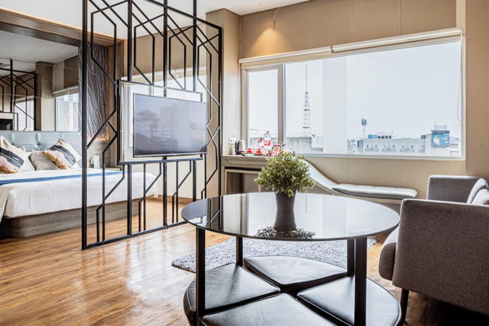 Junior Double Room | Desk, free WiFi, bed sheets