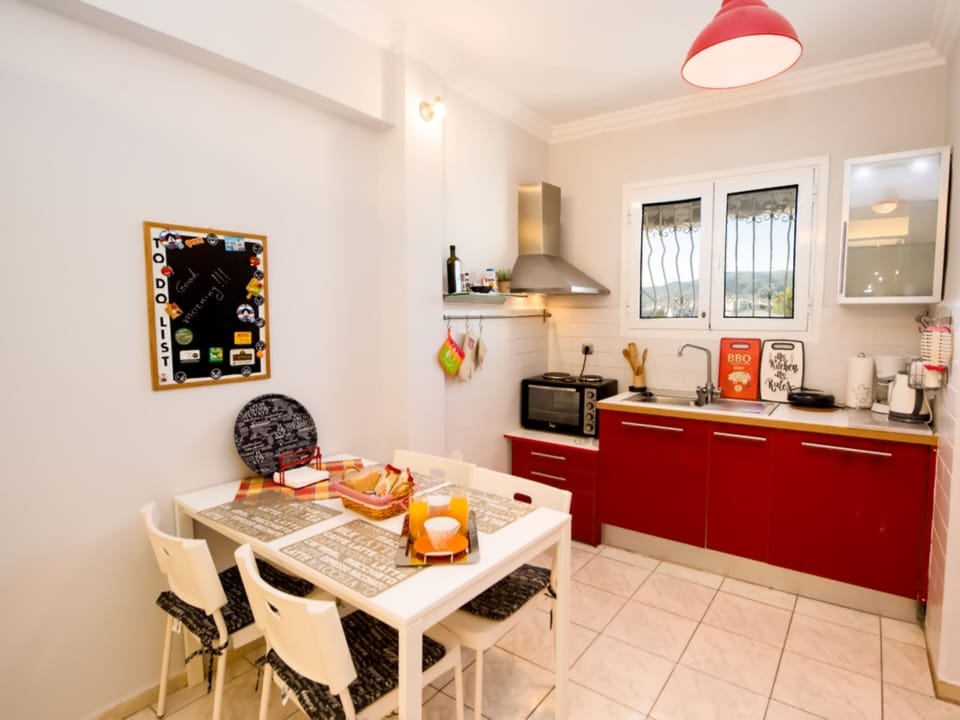 Apartment, 2 Bedrooms | Private kitchen | Fridge, oven, stovetop, coffee/tea maker