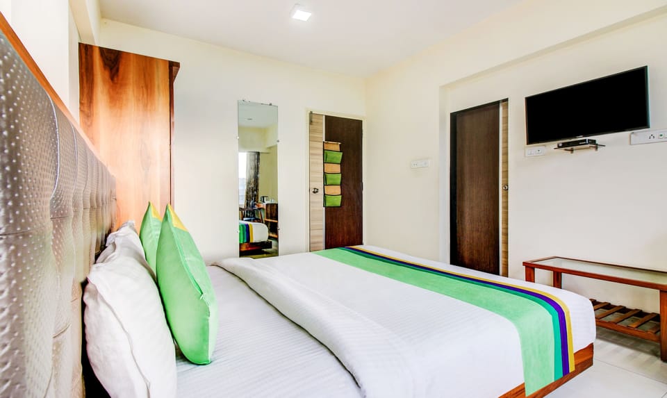 Standard Room | Iron/ironing board, rollaway beds, free WiFi, bed sheets