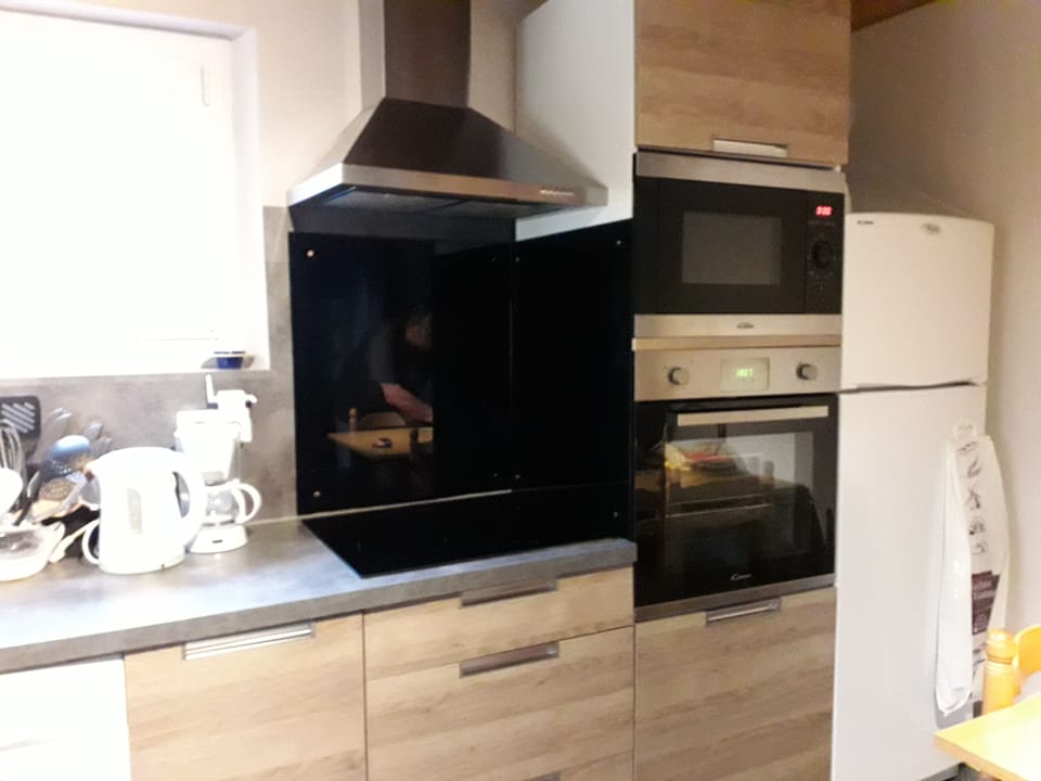 Studio, 1 Double Bed, Kitchen, Ground Floor | Private kitchen | Full-size fridge, microwave, oven, stovetop
