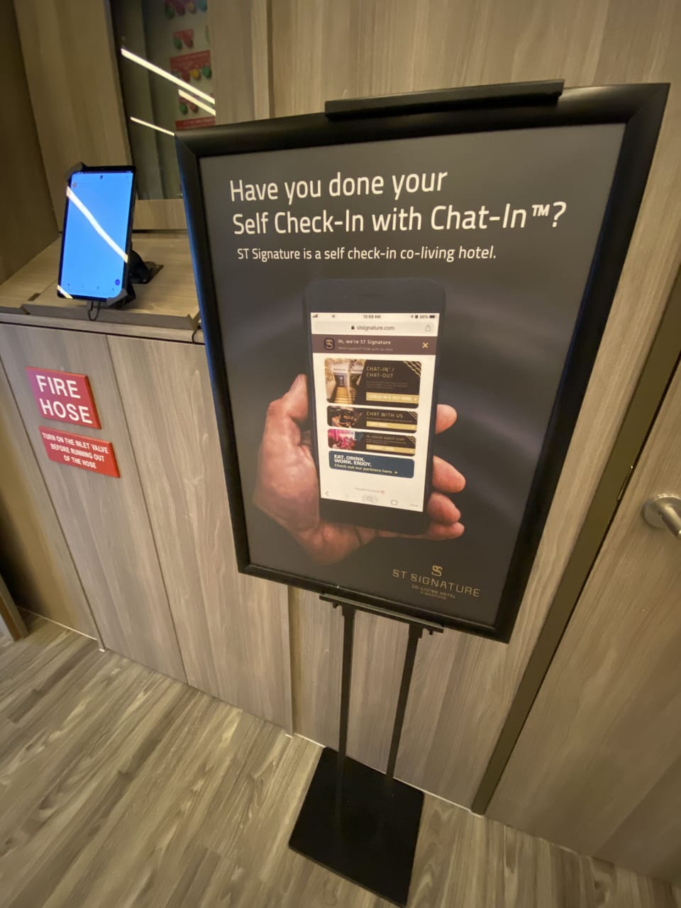 Check-in/check-out kiosk