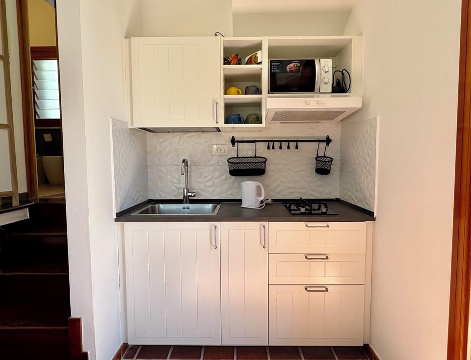 House, 1 Bedroom | Private kitchen | Full-size fridge, oven, stovetop, cookware/dishes/utensils