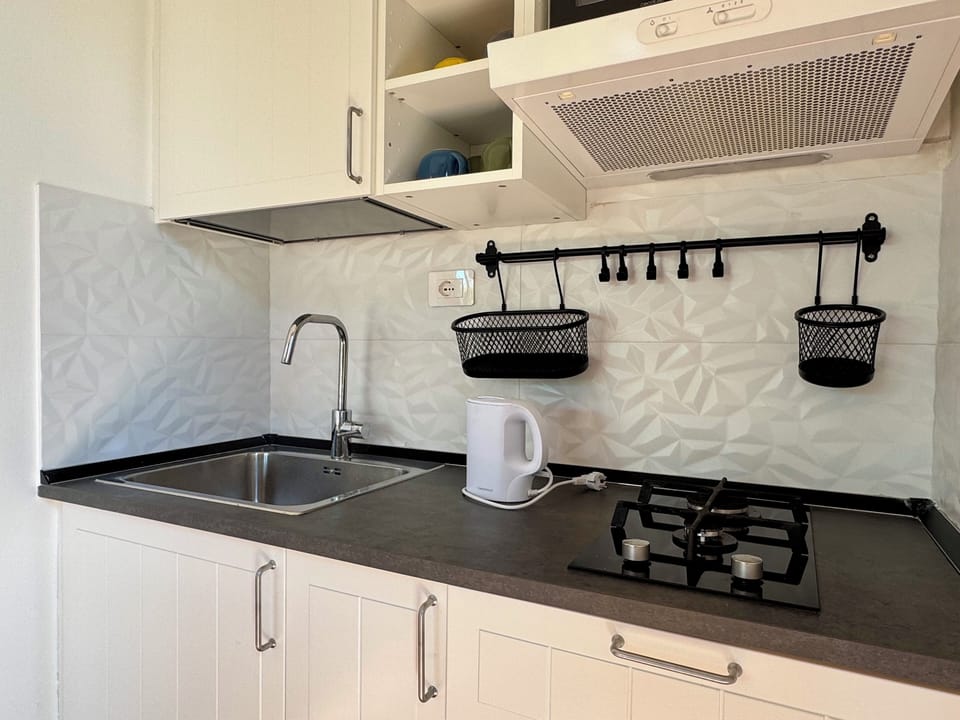 House, 1 Bedroom | Private kitchen | Full-size fridge, oven, stovetop, cookware/dishes/utensils