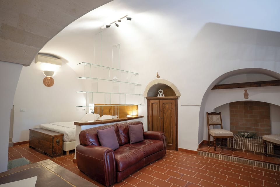 Deluxe Room, 1 Double Bed | Individually decorated, individually furnished, desk, laptop workspace