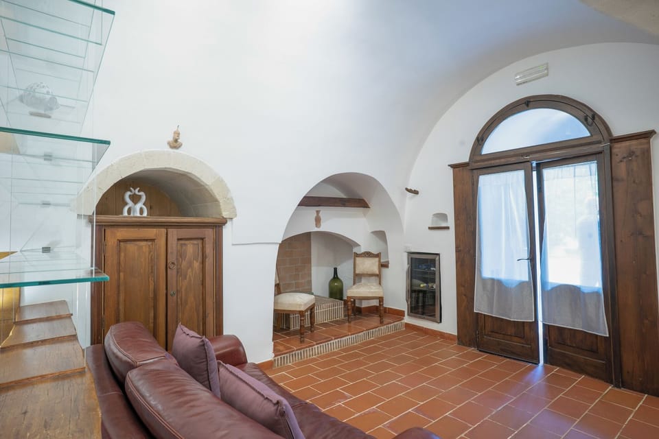 Deluxe Room, 1 Double Bed | Individually decorated, individually furnished, desk, laptop workspace