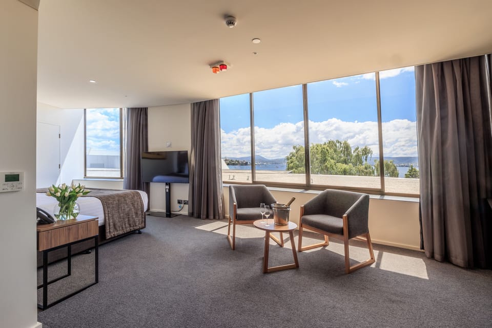 Deluxe Room, 1 King Bed, Accessible | Premium bedding, in-room safe, individually furnished, desk