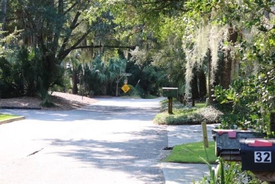 1 Minute walk from the driveway to the beach access