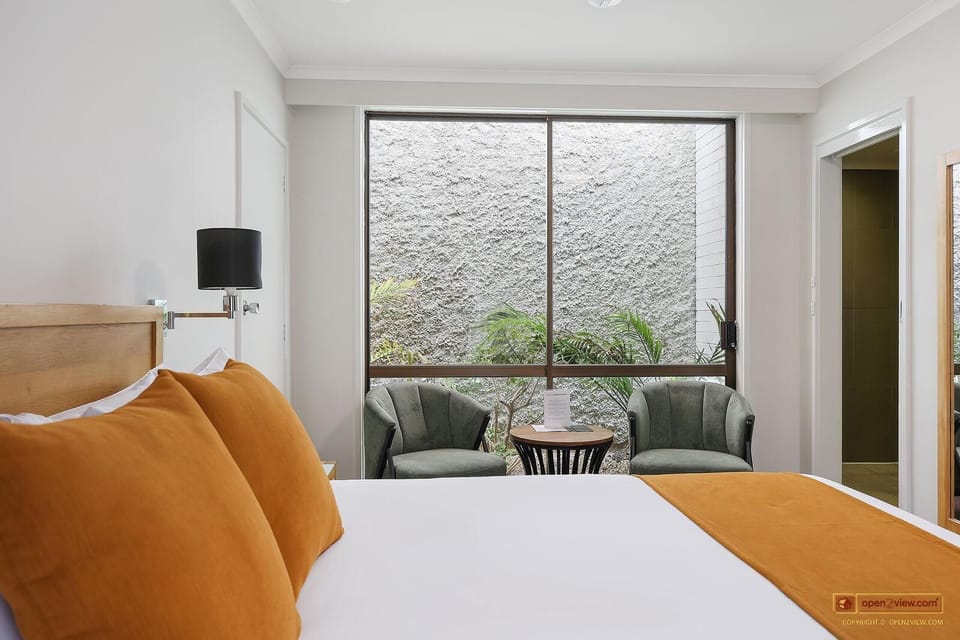 Premium King Room | Premium bedding, minibar, iron/ironing board, free WiFi