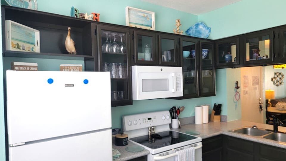Full size kitchen