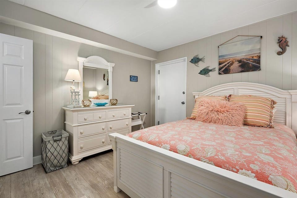 Lower level bedroom