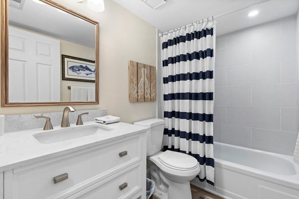 Hall Bathroom Tub and Shower