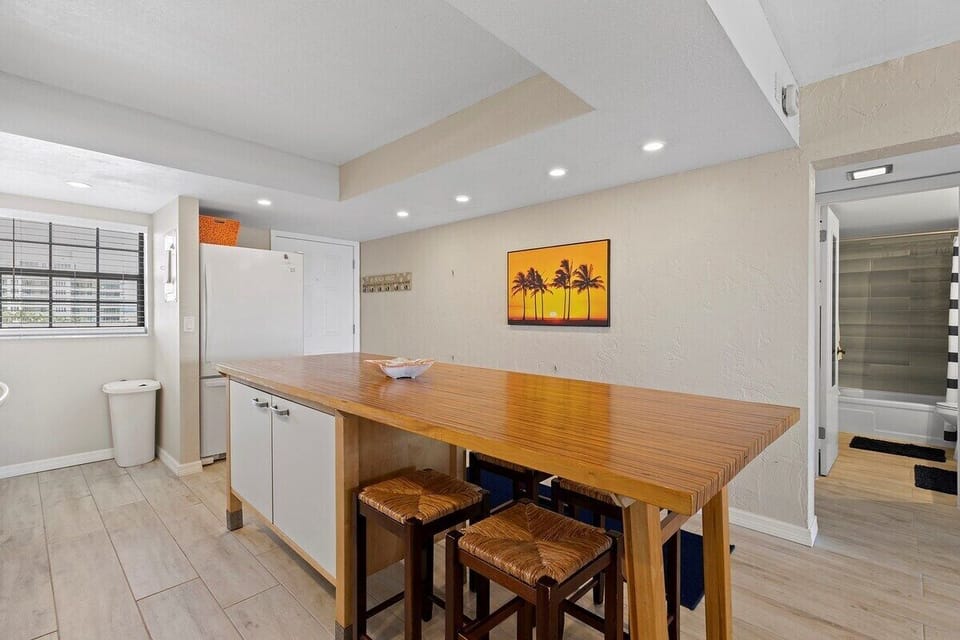 Seating for 4 on Island