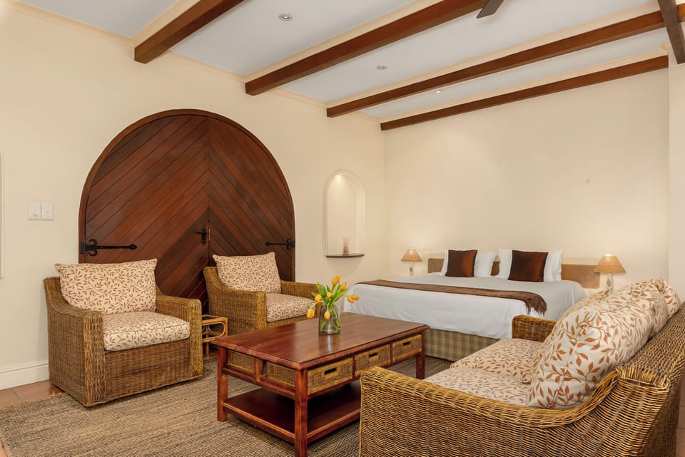 Deluxe Double Room | Egyptian cotton sheets, hypo-allergenic bedding, in-room safe, desk