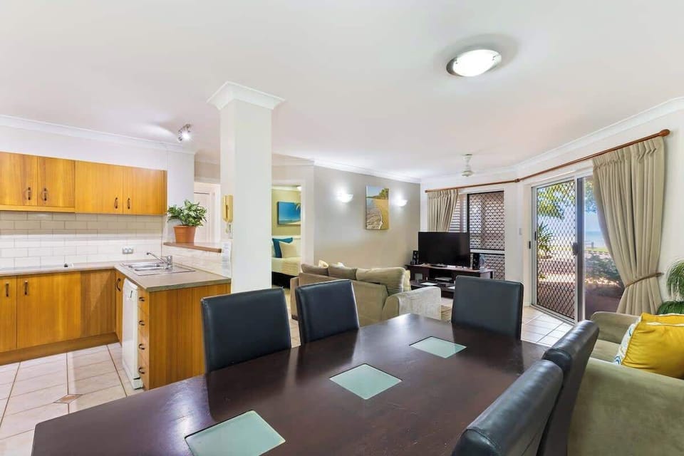 Share memorable meals with friends and family at the six-seater dining table, or make your way outside to the patio for meals in the sun.