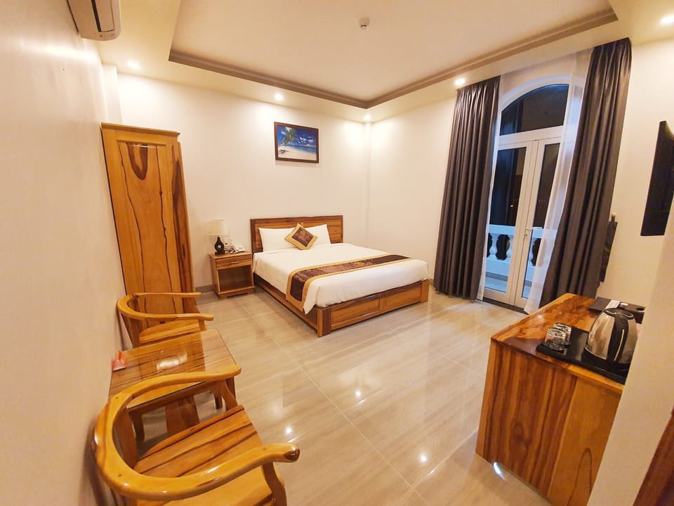 Deluxe Double Room, Balcony | Minibar, desk, blackout drapes, soundproofing