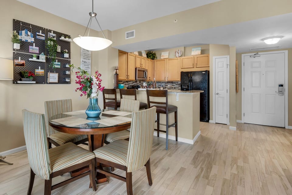 Dining area to the right of the living room