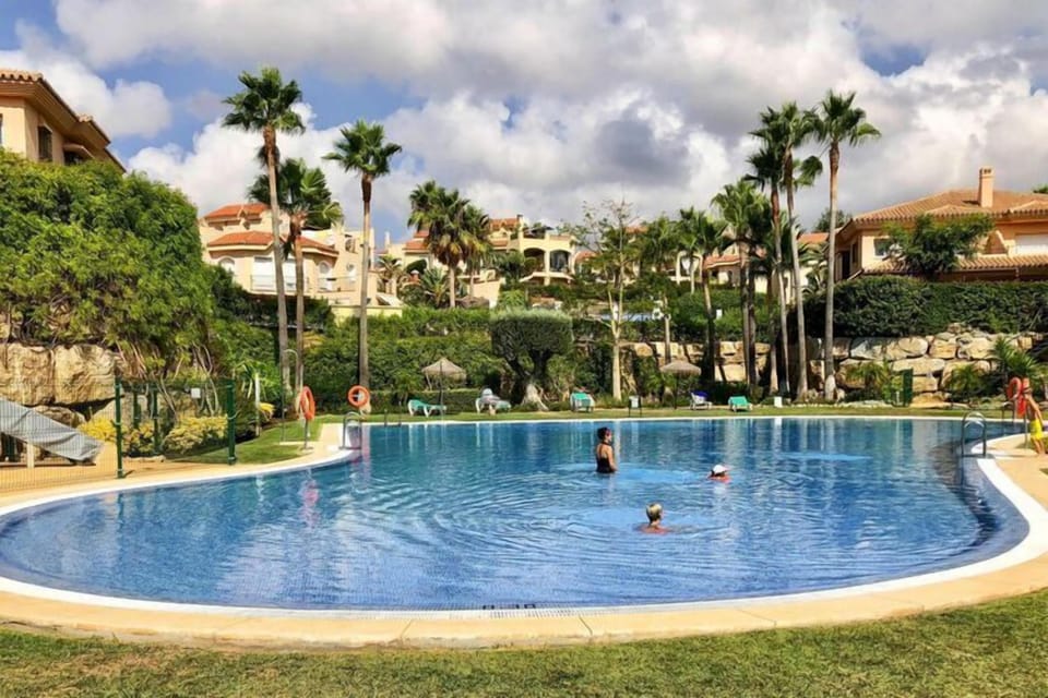Holiday Home Swimming Pool