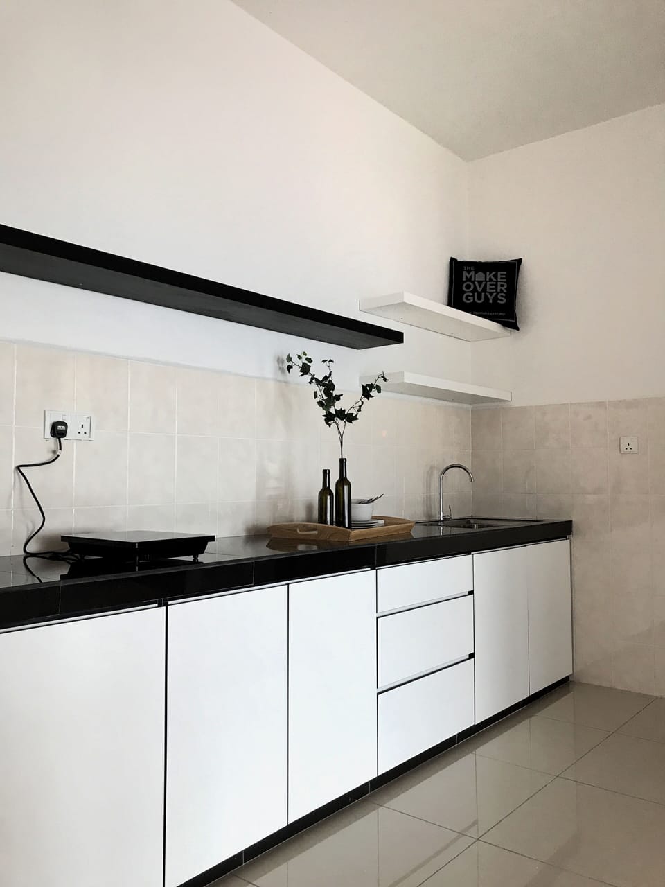 Apartment, 2 Bedrooms | Private kitchenette | Fridge, microwave, stovetop, electric kettle