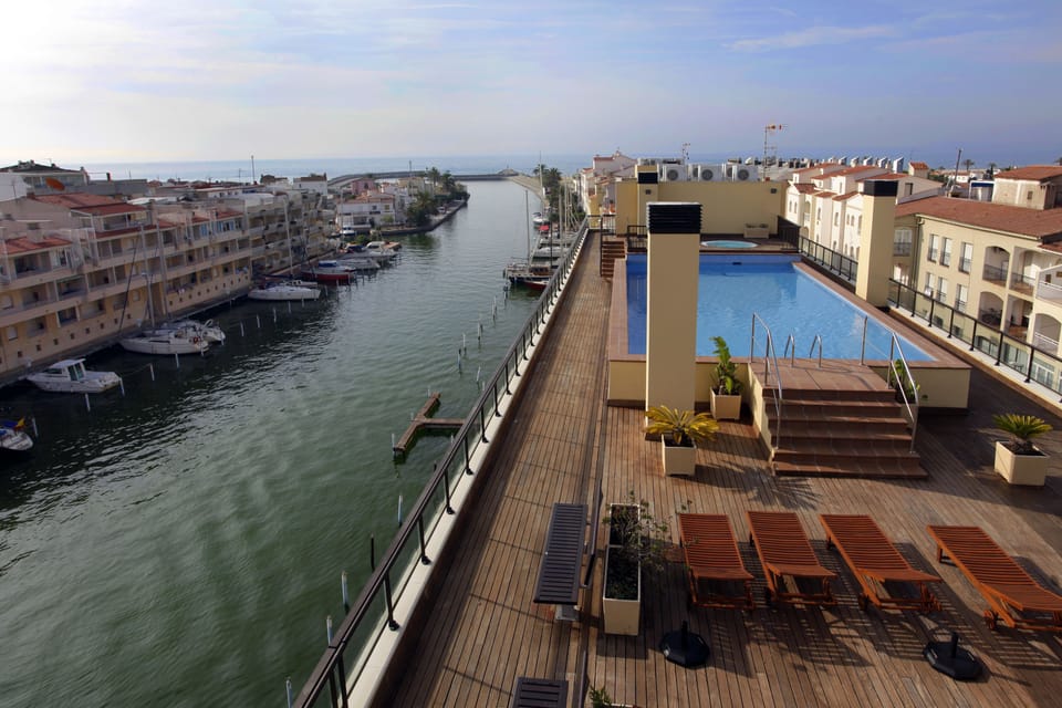 Sundeck