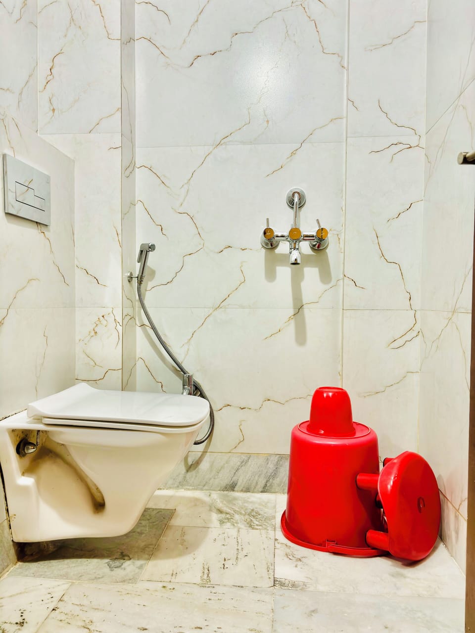Superior Room, 1 Bedroom, Smoking | Bathroom | Shower, bathrobes, slippers, towels