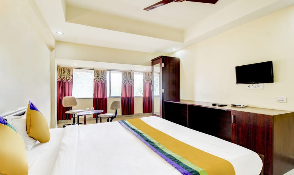 Standard Room | Desk, soundproofing, iron/ironing board, free WiFi