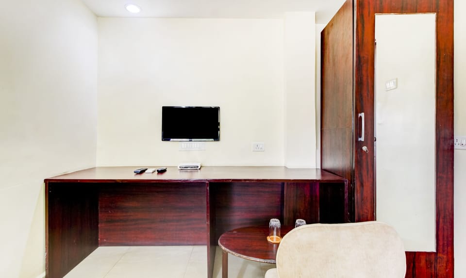 Standard Room | Desk, soundproofing, iron/ironing board, free WiFi
