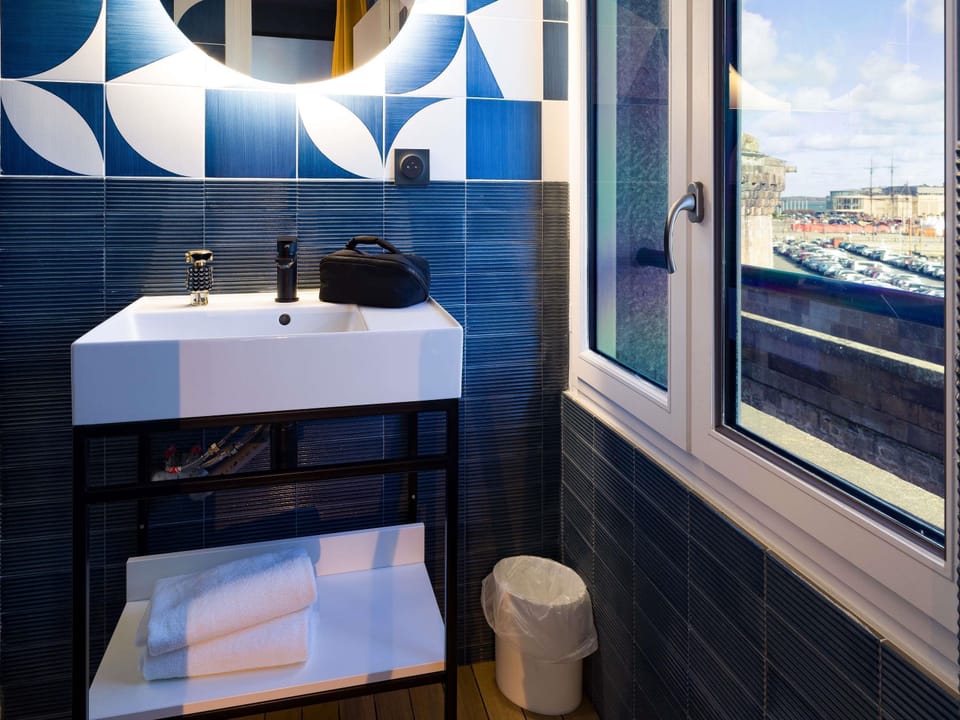 Comfort Room, 2 Twin Beds, Sea View | Bathroom | Eco-friendly toiletries, hair dryer, towels