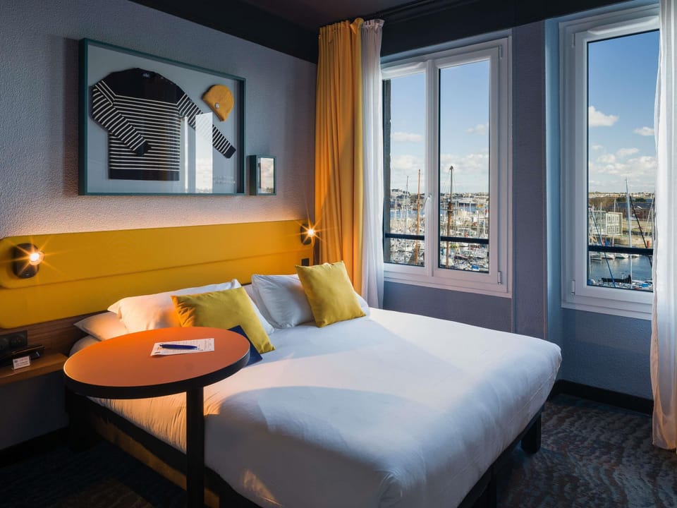 Comfort Room, 1 Double Bed, Sea View | Desk, soundproofing, free WiFi, bed sheets