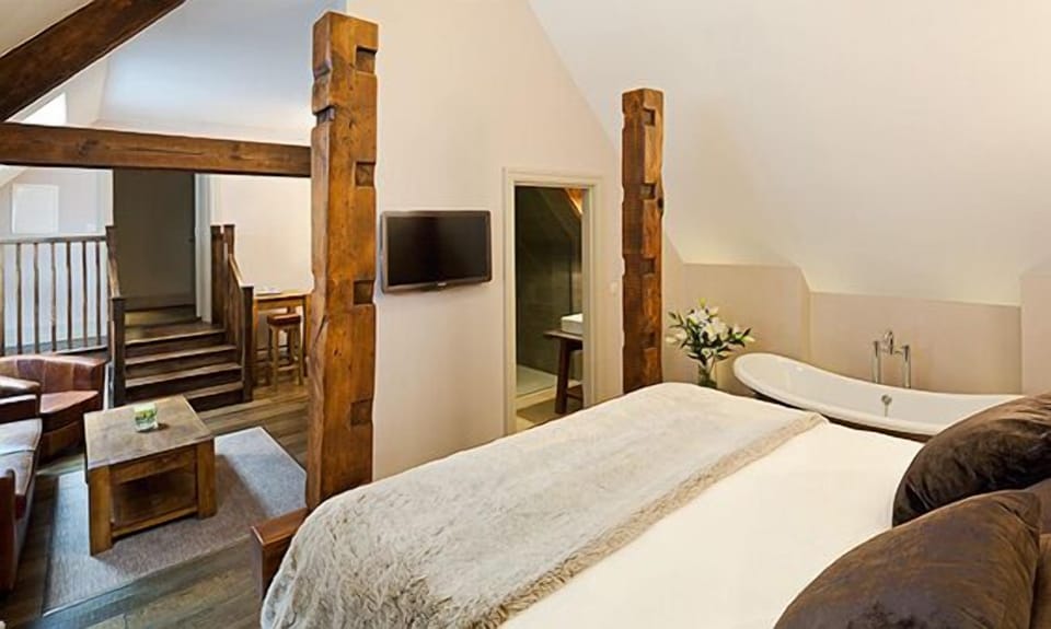 Premium bedding, in-room safe, desk, soundproofing