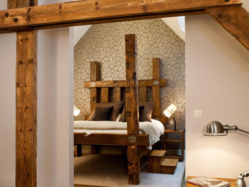 Premium bedding, in-room safe, desk, soundproofing