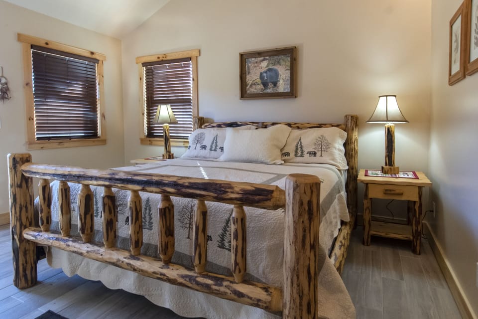 Tree House Suite, 1 King Bed, 1 Queen Bed, and 1 Queen Sofa Bed, Patio | 1 bedroom, premium bedding, pillowtop beds, individually decorated