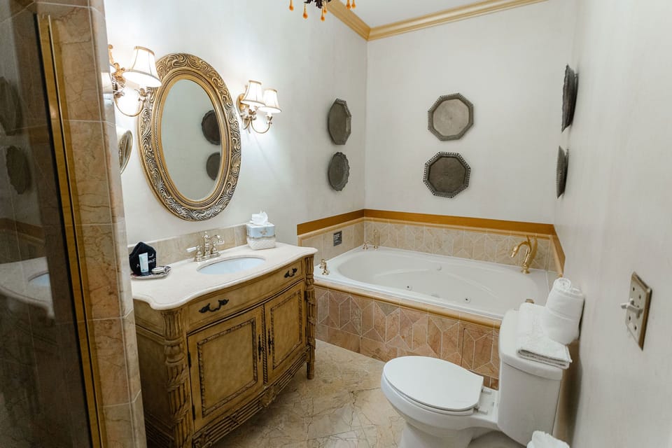 102 Patriot Room | Bathroom | Combined shower/tub, deep soaking tub, hair dryer, bathrobes